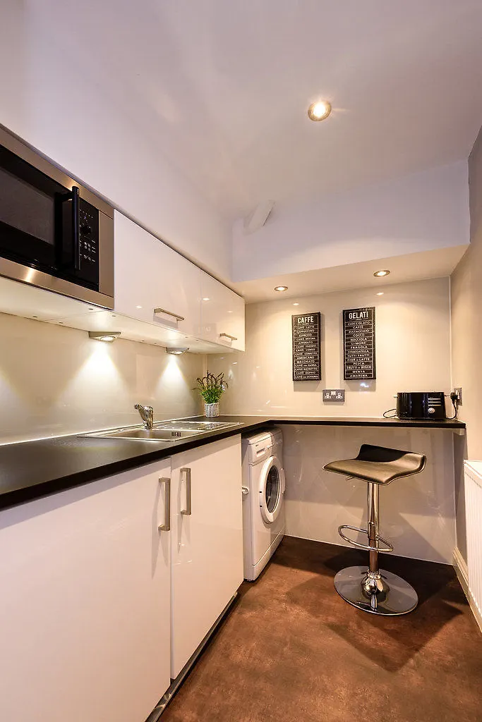 Cheshire Hospitality Ltd T\/A Lennox Lea Studios & Apartments Sale 3*,